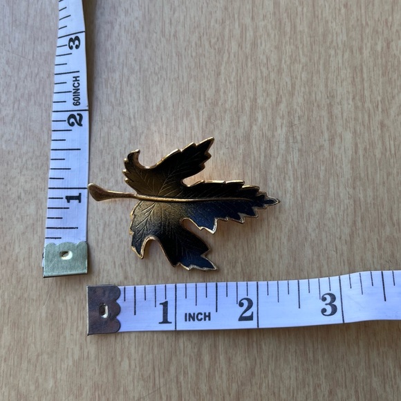 Maple Leaf Brooch Vintage Lapel Pin - Picture 11 of 12